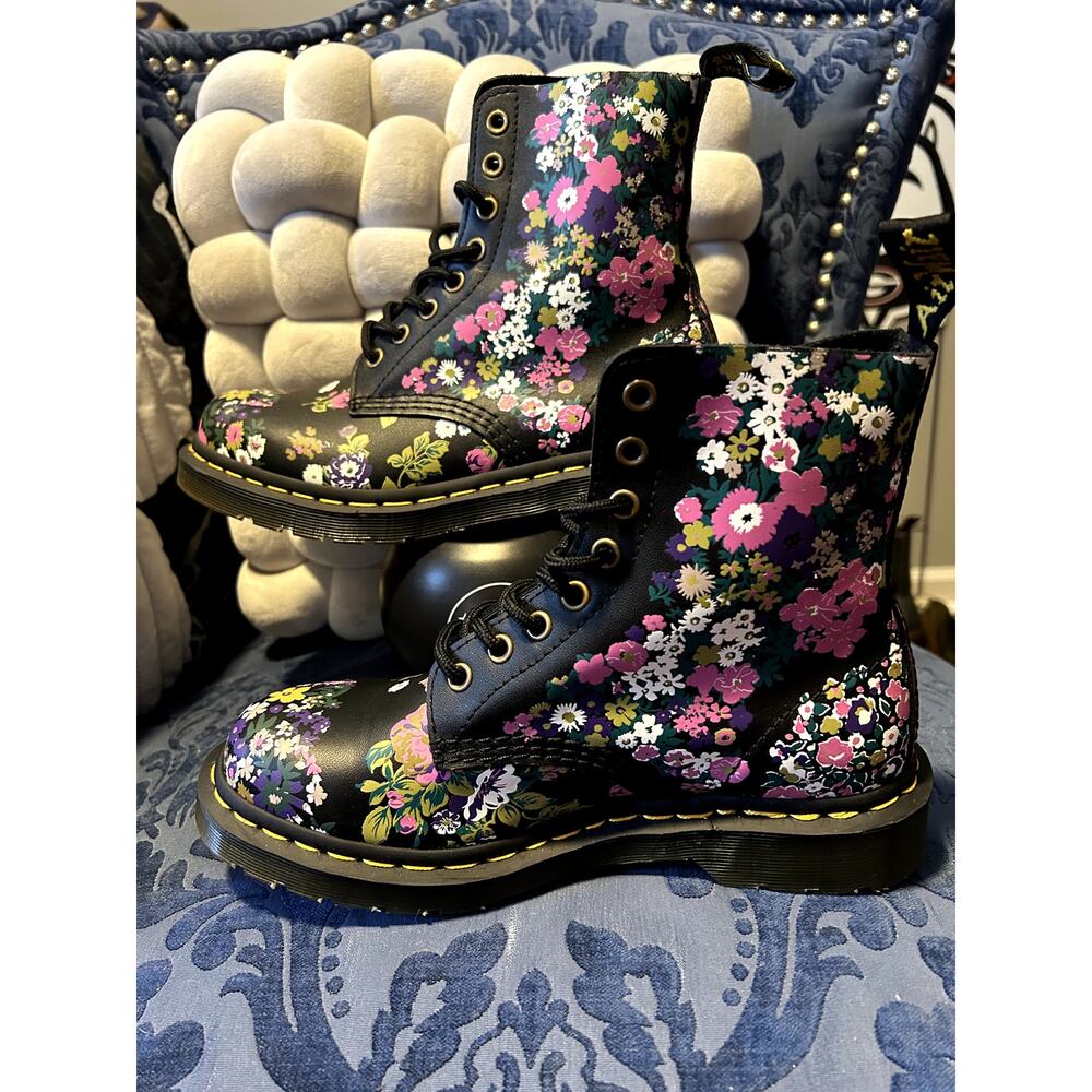 Dr Martens Pascal Black Pink Floral Size 7/EU 38 - Picture 2 of 6